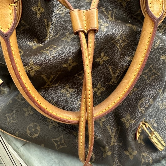 LOUIS VUITTON BUCKET BAG - Picture 9 of 10